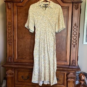 ZARA Cream Floral Short Sleeve Midi Dress 
Size Large
